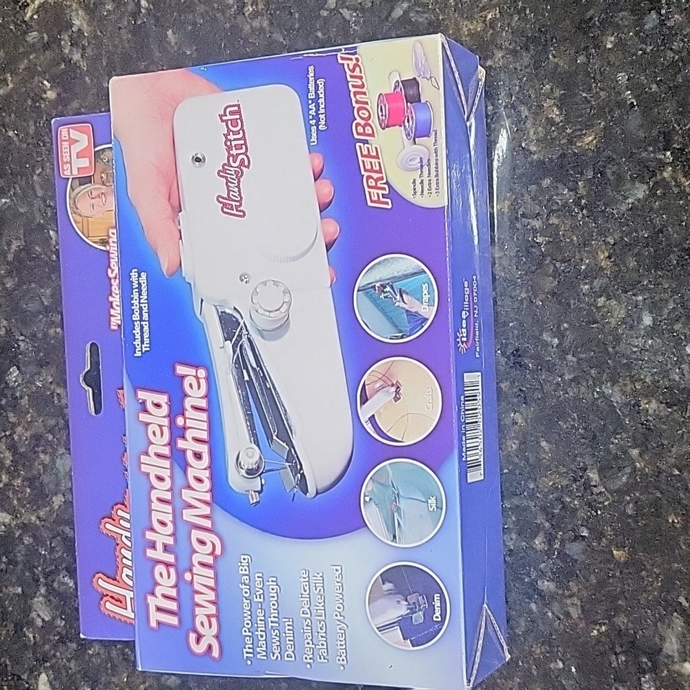 NIB Handy Stitch Battery Power Handheld Sewing Machine Portable
